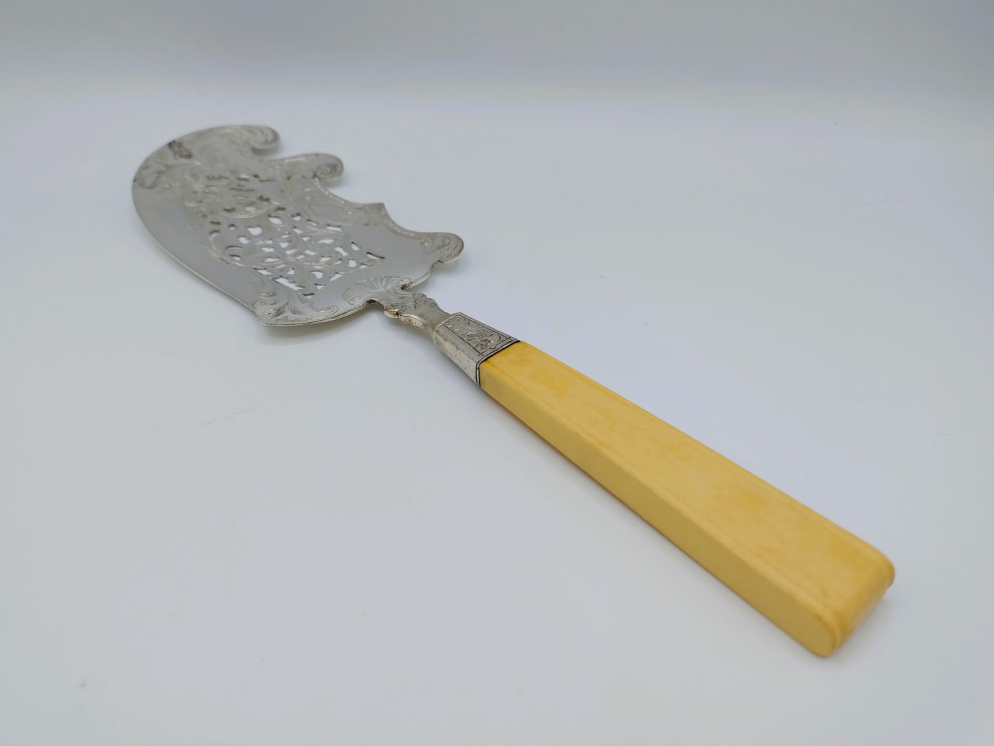 Silver fish slice, J.H. Schouten, Amsterdam, 1849
