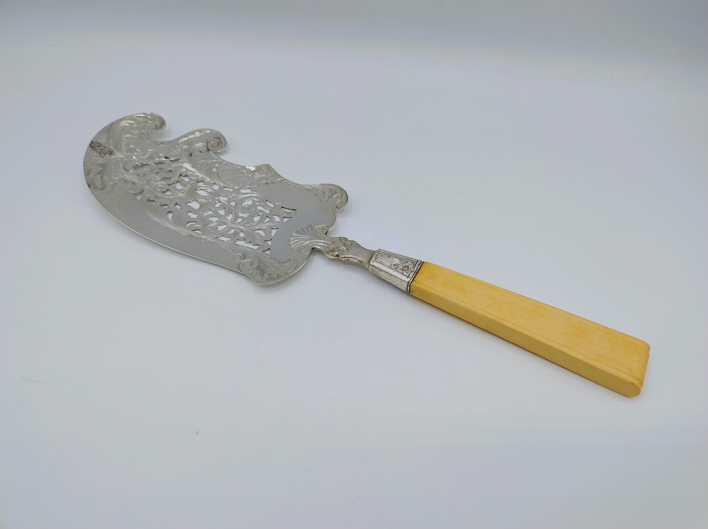 Silver fish slice, J.H. Schouten, Amsterdam, 1849