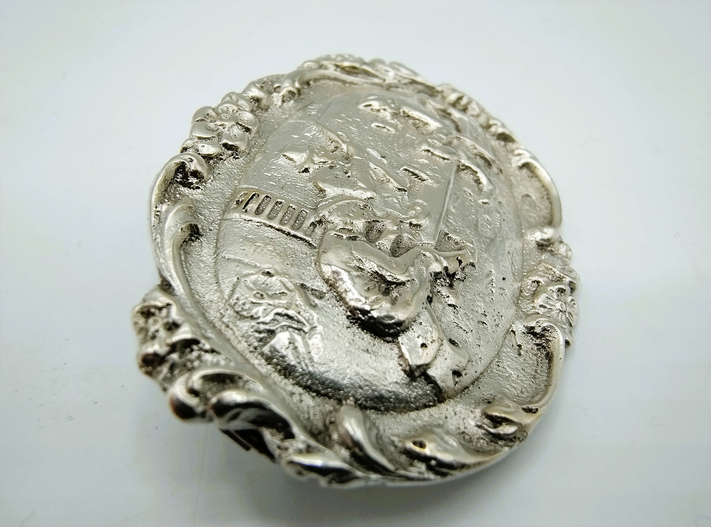 Silver brooch with Old Dutch decor, B.W. van Eldik, Zutphen