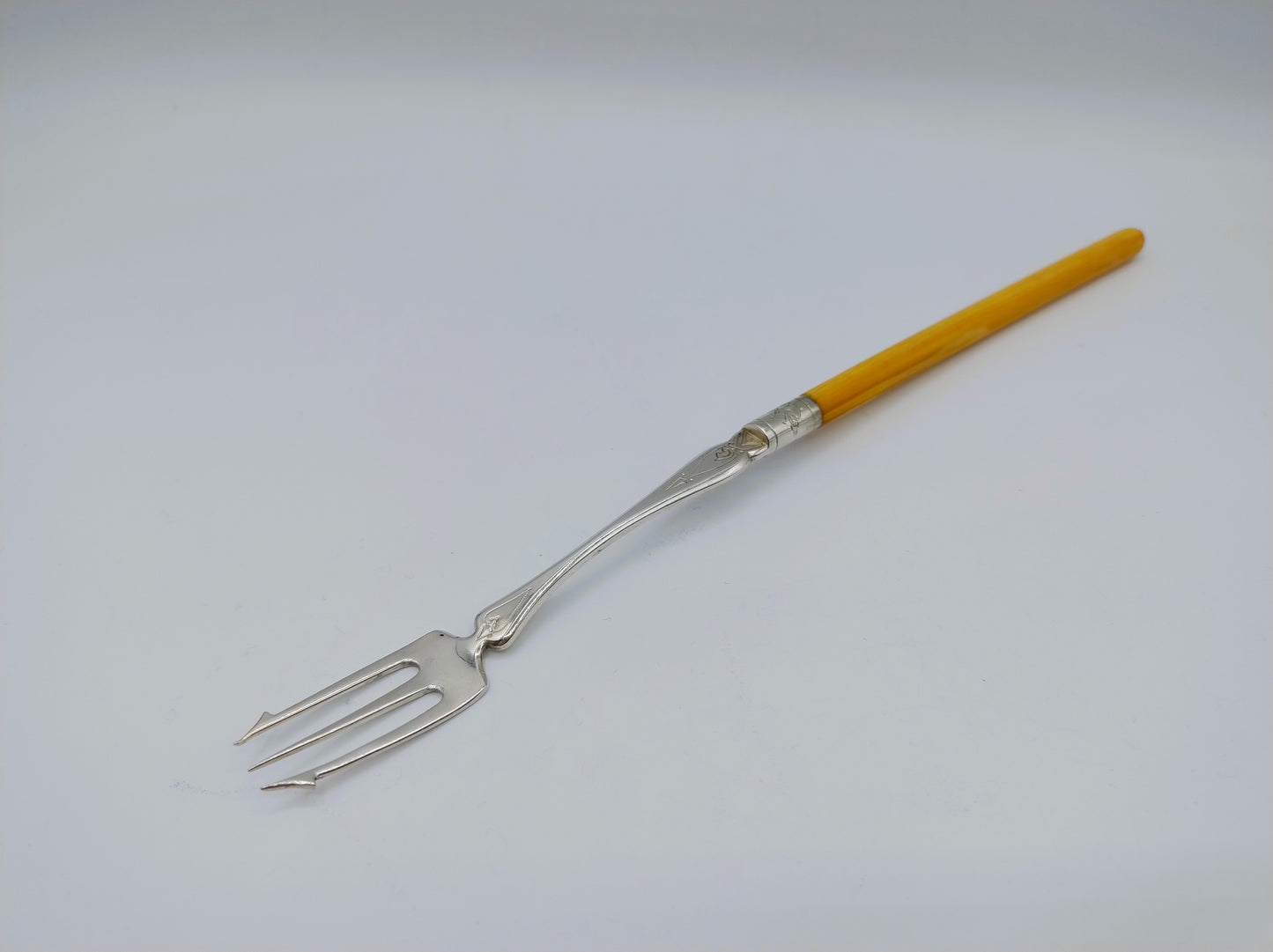 Silver oyster fork, A. Kuylenburg Pzn widow, Schoonhoven, 1884