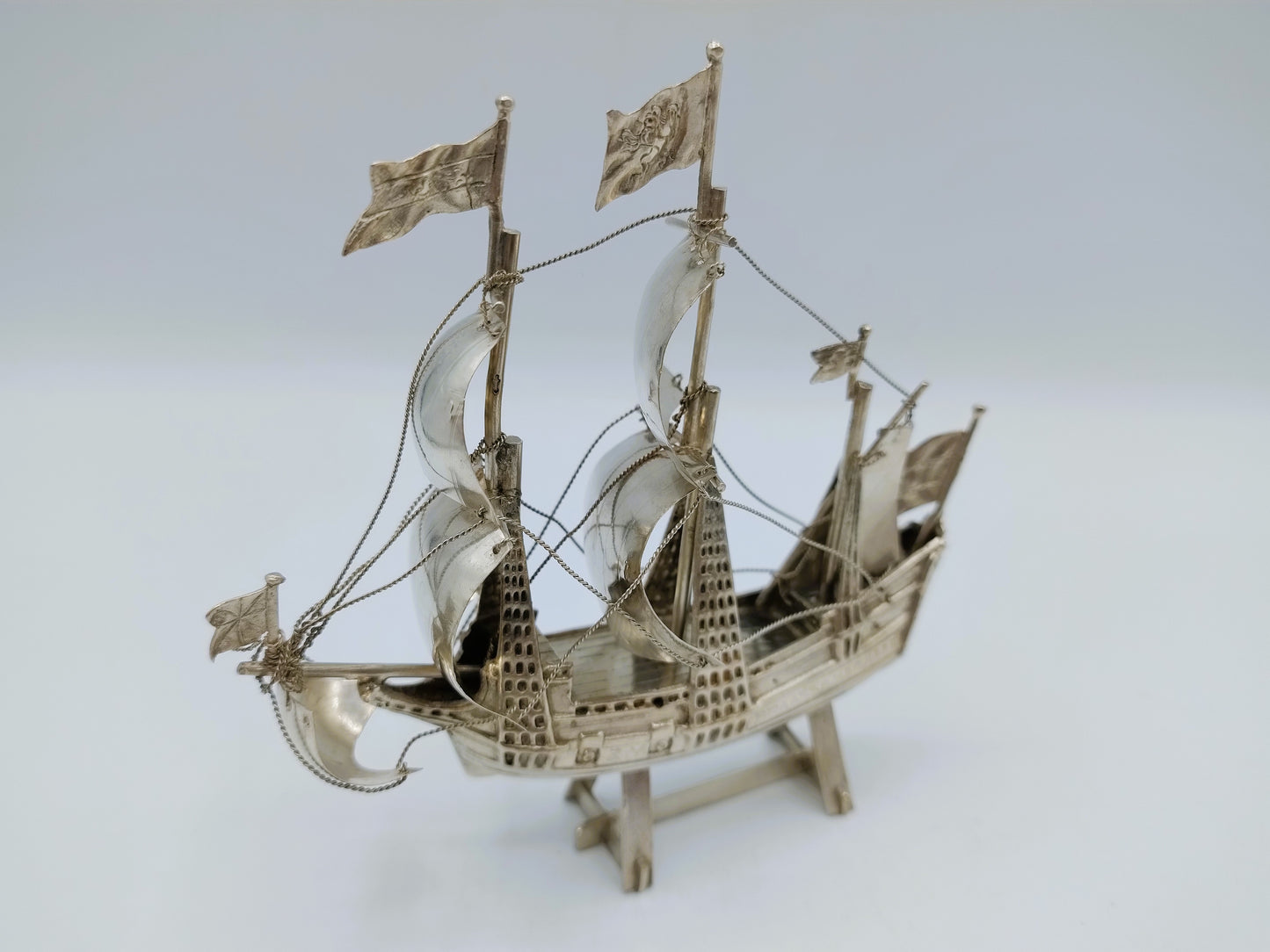 Zilveren miniatuur VOC schip 'de halve Maen', Zaanlandse Zilversmederij, 1926