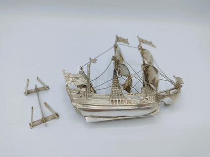 Zilveren miniatuur VOC schip 'de halve Maen', Zaanlandse Zilversmederij, 1926
