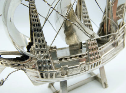 Zilveren miniatuur VOC schip 'de halve Maen', Zaanlandse Zilversmederij, 1926