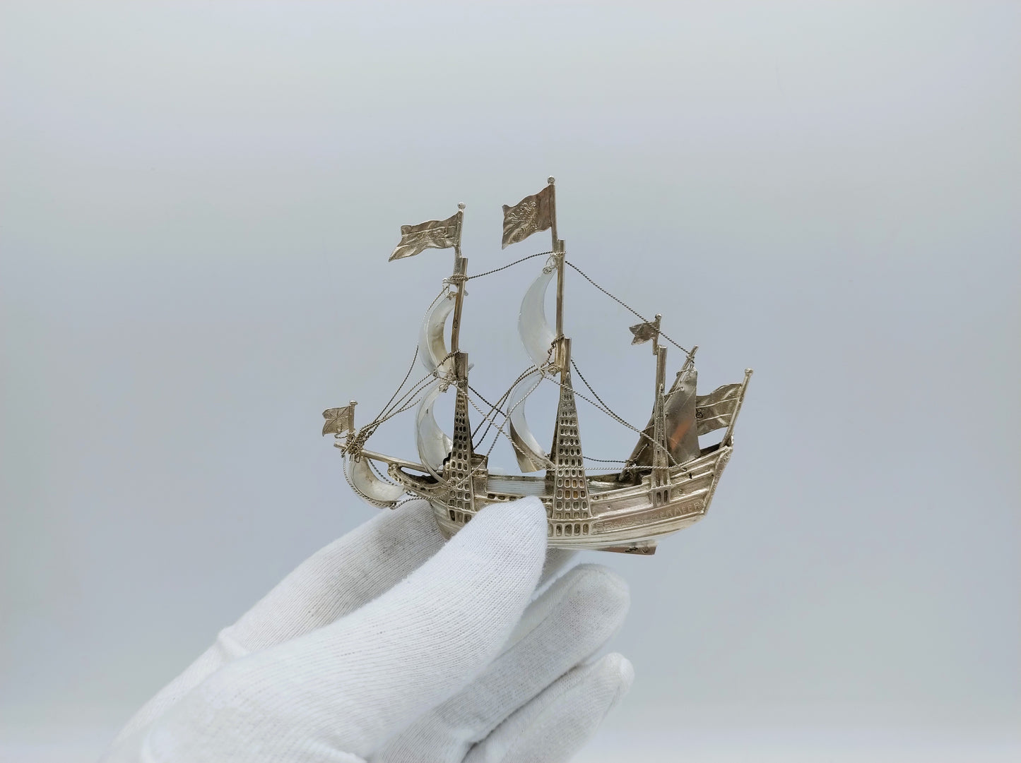 Zilveren miniatuur VOC schip 'de halve Maen', Zaanlandse Zilversmederij, 1926