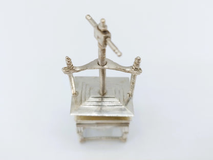 Zilveren miniatuur linnenpers, 19e eeuws