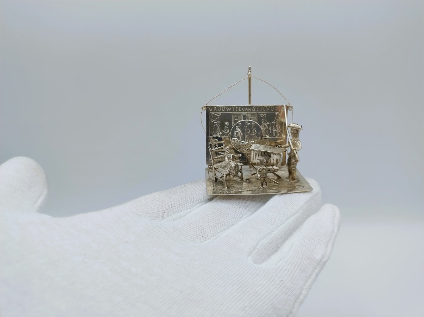 Zilveren miniatuur 'Vrouwtje van Stavoren', J. van Straten & Co, Hoorn, 1900