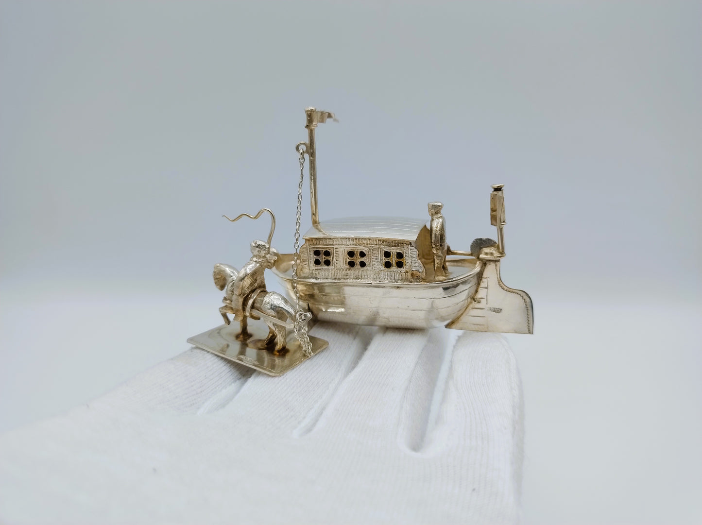 Zilveren miniatuur trekschuit met paard, B. Verhoogt, Hoorn, ca. 1930