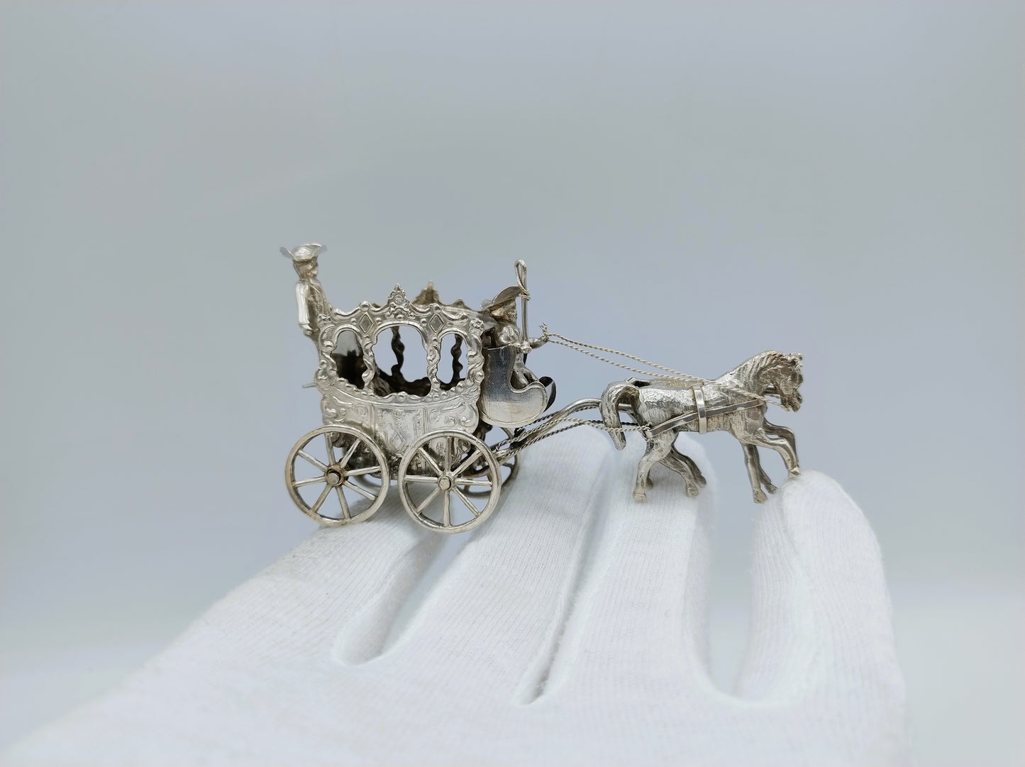 Zilveren miniatuur koets met paarden, 1888