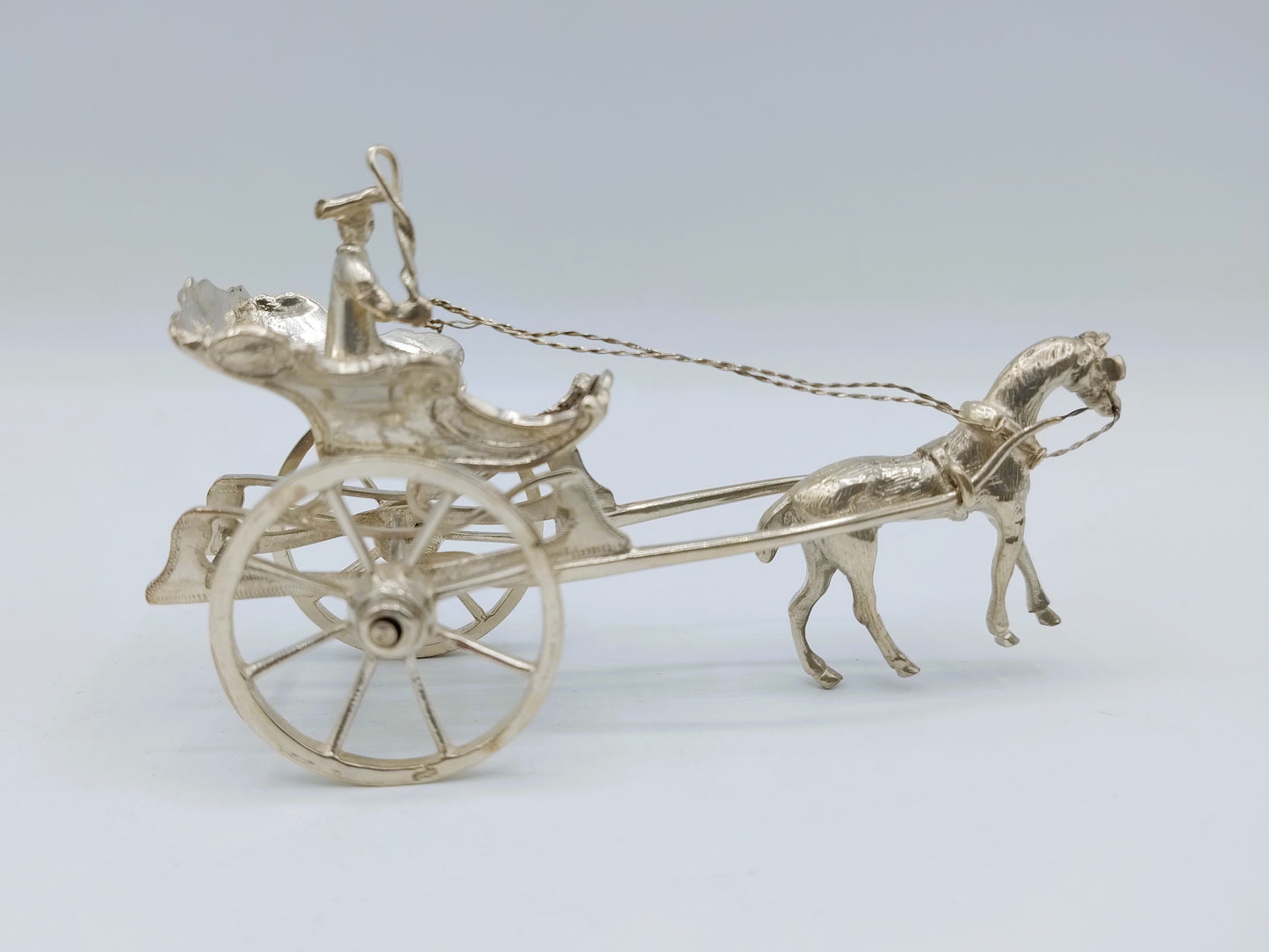 Zilveren miniatuur koets met paard, 19e eeuws