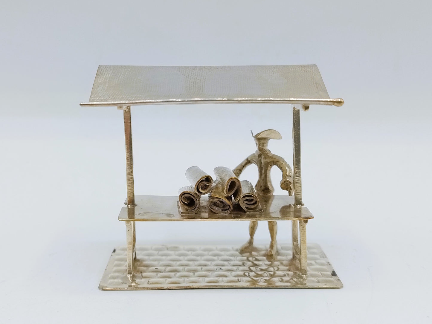 Zilveren miniatuur stoffenkraam, 20e eeuws