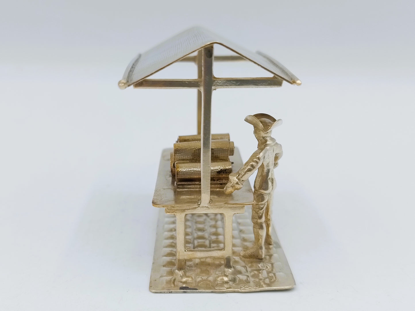 Zilveren miniatuur stoffenkraam, 20e eeuws