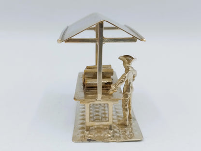 Zilveren miniatuur stoffenkraam, 20e eeuws