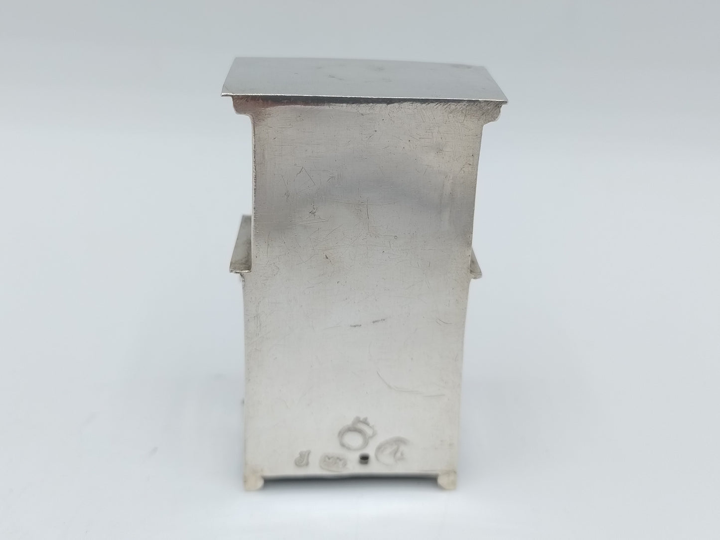 Zilveren miniatuur buffetkast, 19e eeuws