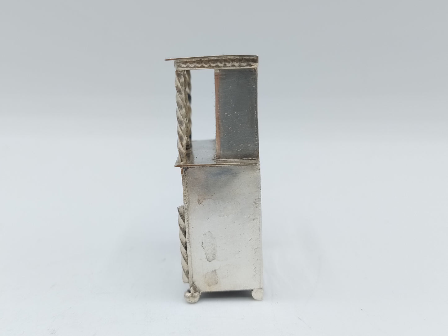 Zilveren miniatuur buffetkast, 19e eeuws