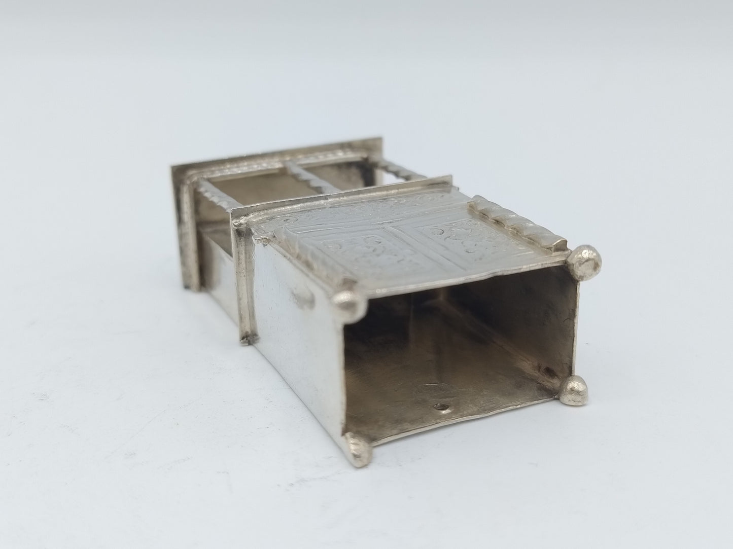 Zilveren miniatuur buffetkast, 19e eeuws