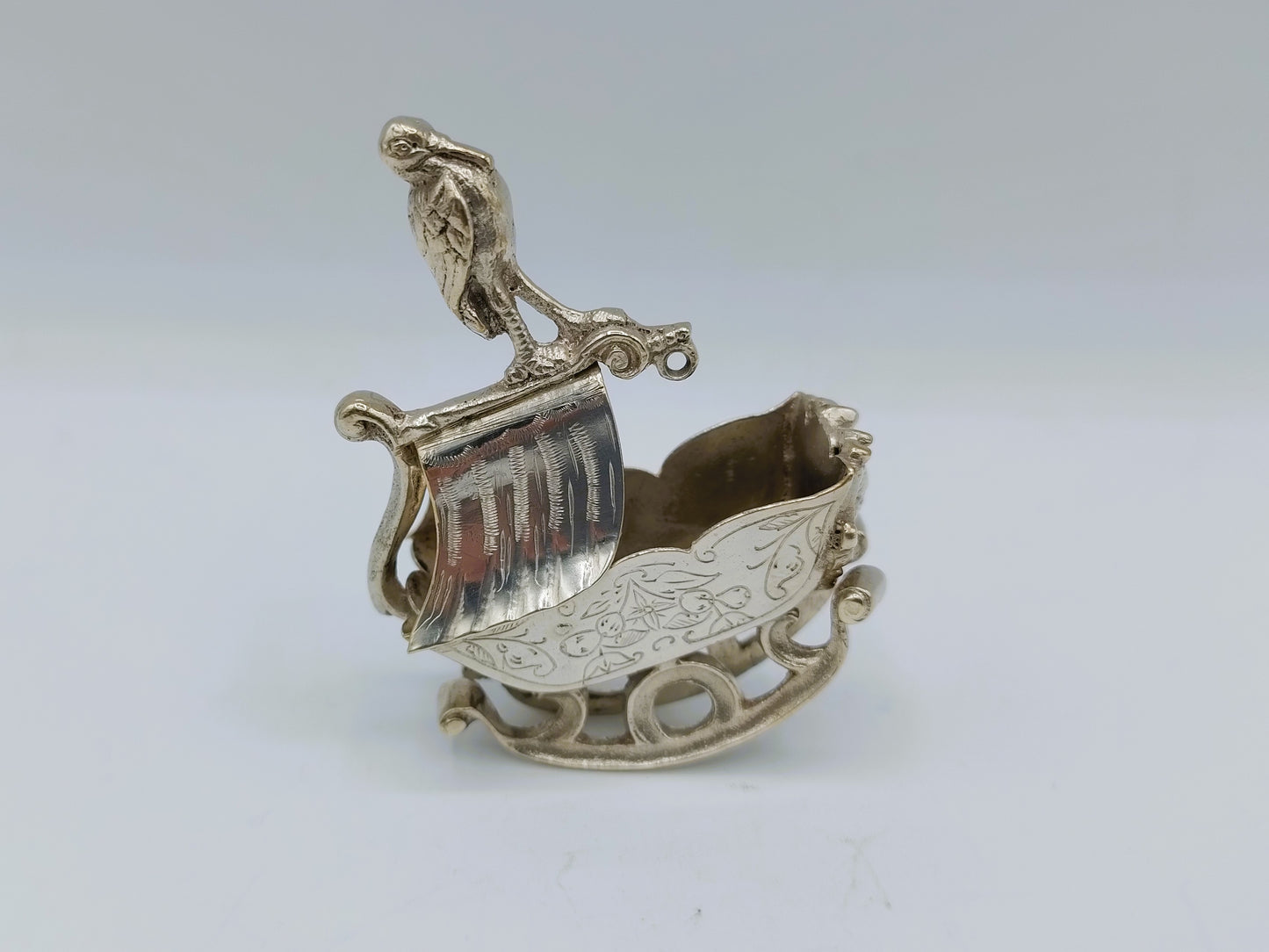 Zilveren miniatuur, wieg met ooievaar,  19e eeuws