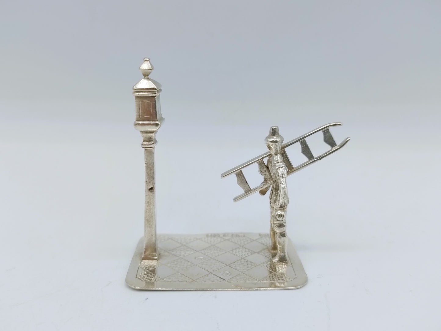 Zilveren miniatuur lantaarn opsteker, D.N. Bridge, Londen, 1889