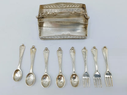 Zilveren miniatuur bestekdoos met lepels en vorken, Alkmaar,  1906