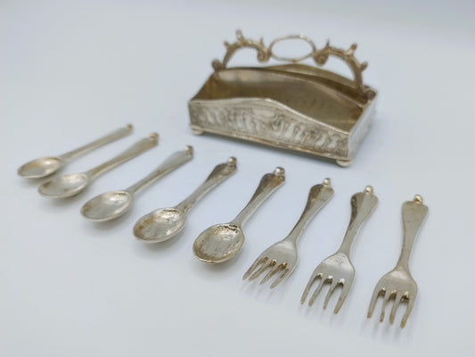 Zilveren miniatuur bestekdoos met lepels en vorken, Alkmaar,  1906