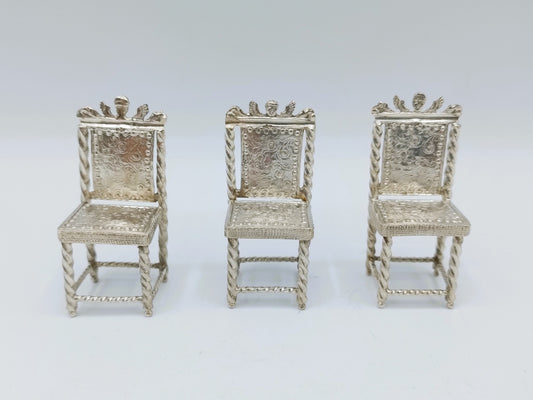 3 Zilveren miniatuur stoelen, 19e eeuws