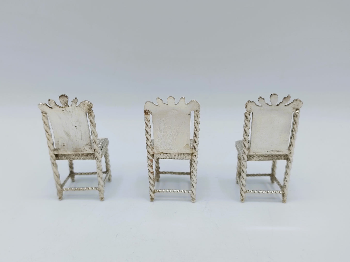 3 Zilveren miniatuur stoelen, 19e eeuws