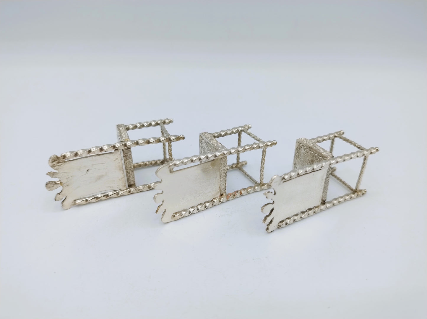 3 Zilveren miniatuur stoelen, 19e eeuws
