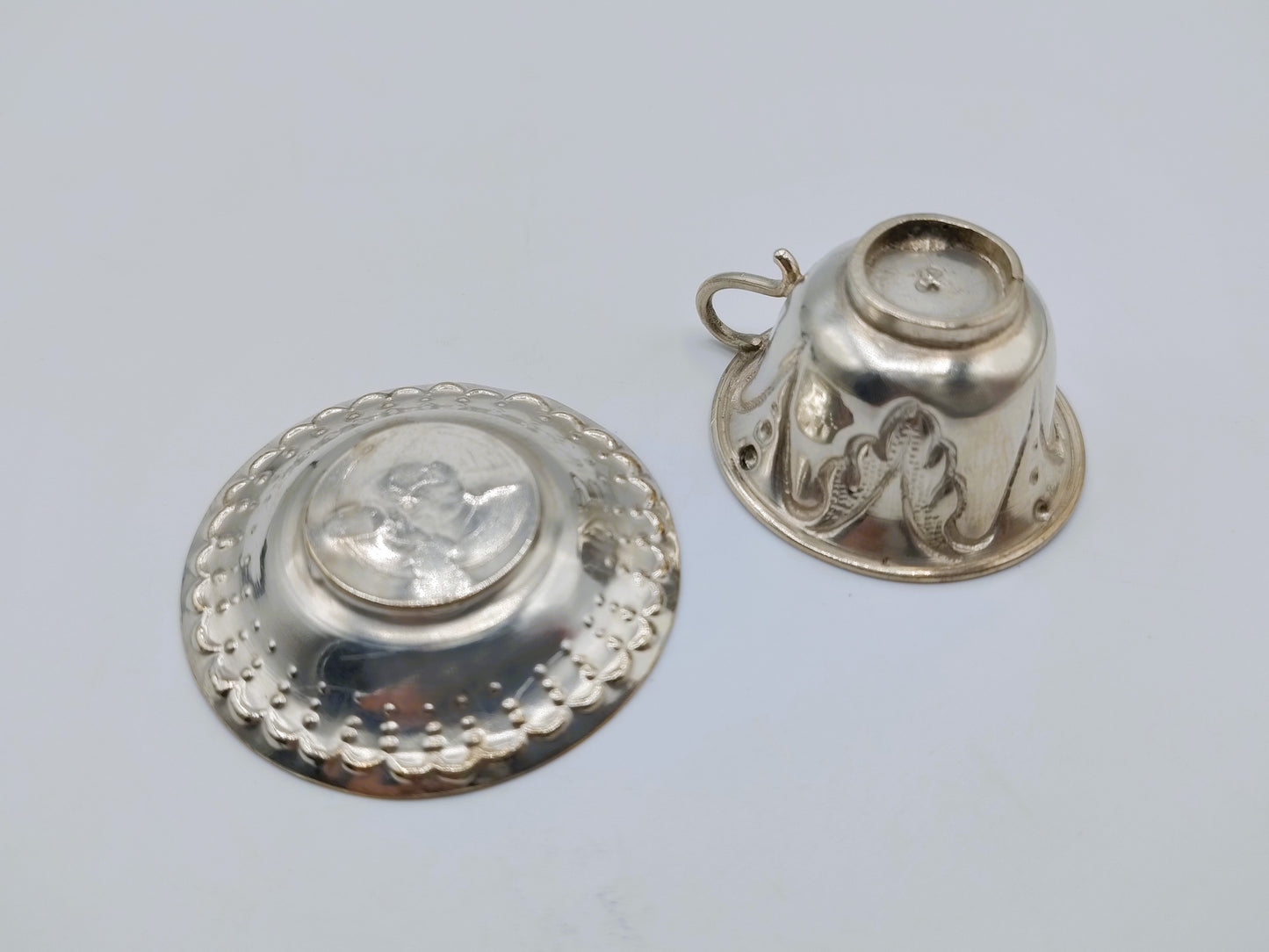Zilveren miniatuur kop en schotel, 19e eeuws