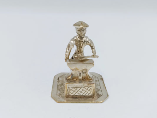 Silver miniature, blacksmith with anvil, J. S. Zwanenburg, Sneek, 20th century