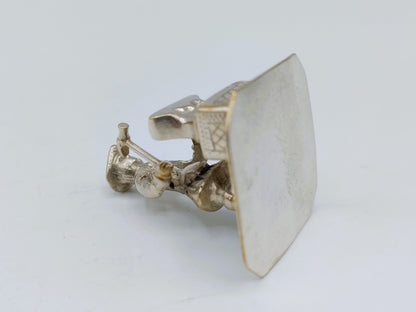 Zilveren miniatuur, smid met aambeeld, J. S. Zwanenburg, Sneek, 20e eeuws
