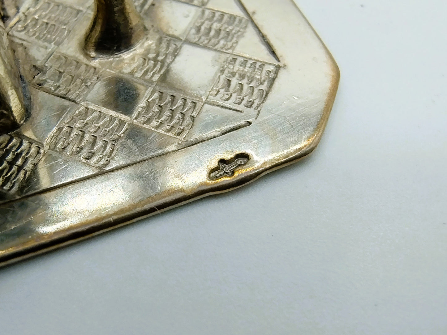 Zilveren miniatuur, smid met aambeeld, J. S. Zwanenburg, Sneek, 20e eeuws