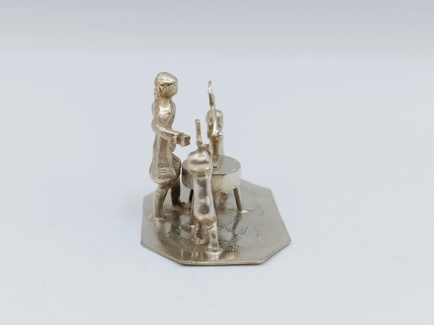 Silberminiatur, Kinder mit Hackklotz, J.J. Oosterbaan, Leeuwarden, ca. 1840