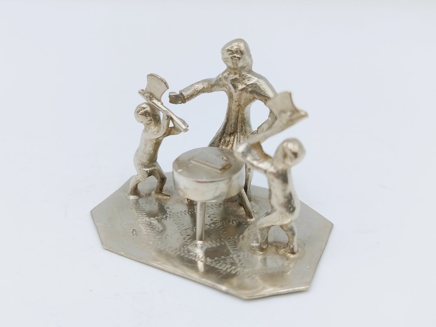 Silberminiatur, Kinder mit Hackklotz, J.J. Oosterbaan, Leeuwarden, ca. 1840