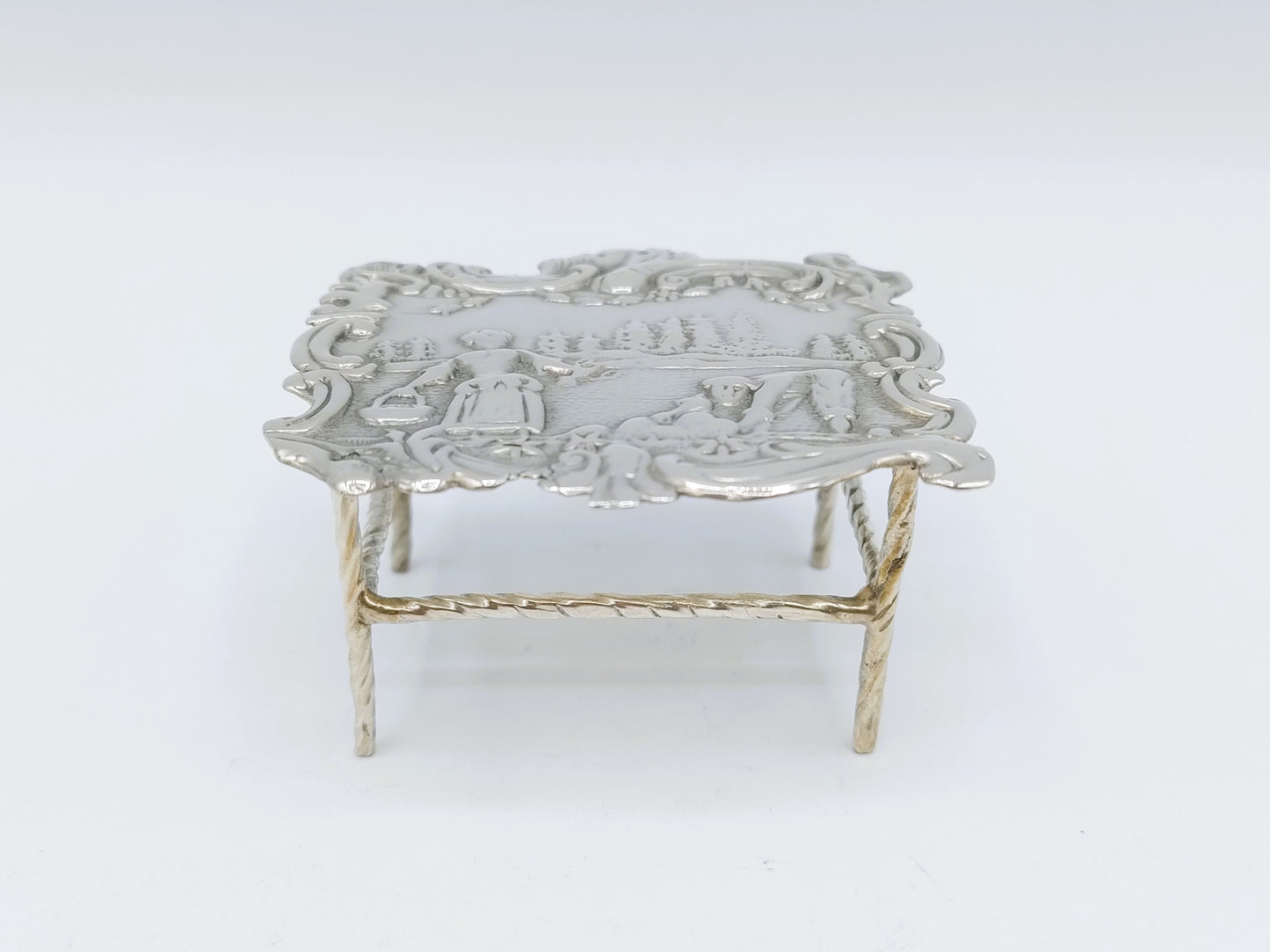 Zilveren miniatuur tafel, 19e eeuws