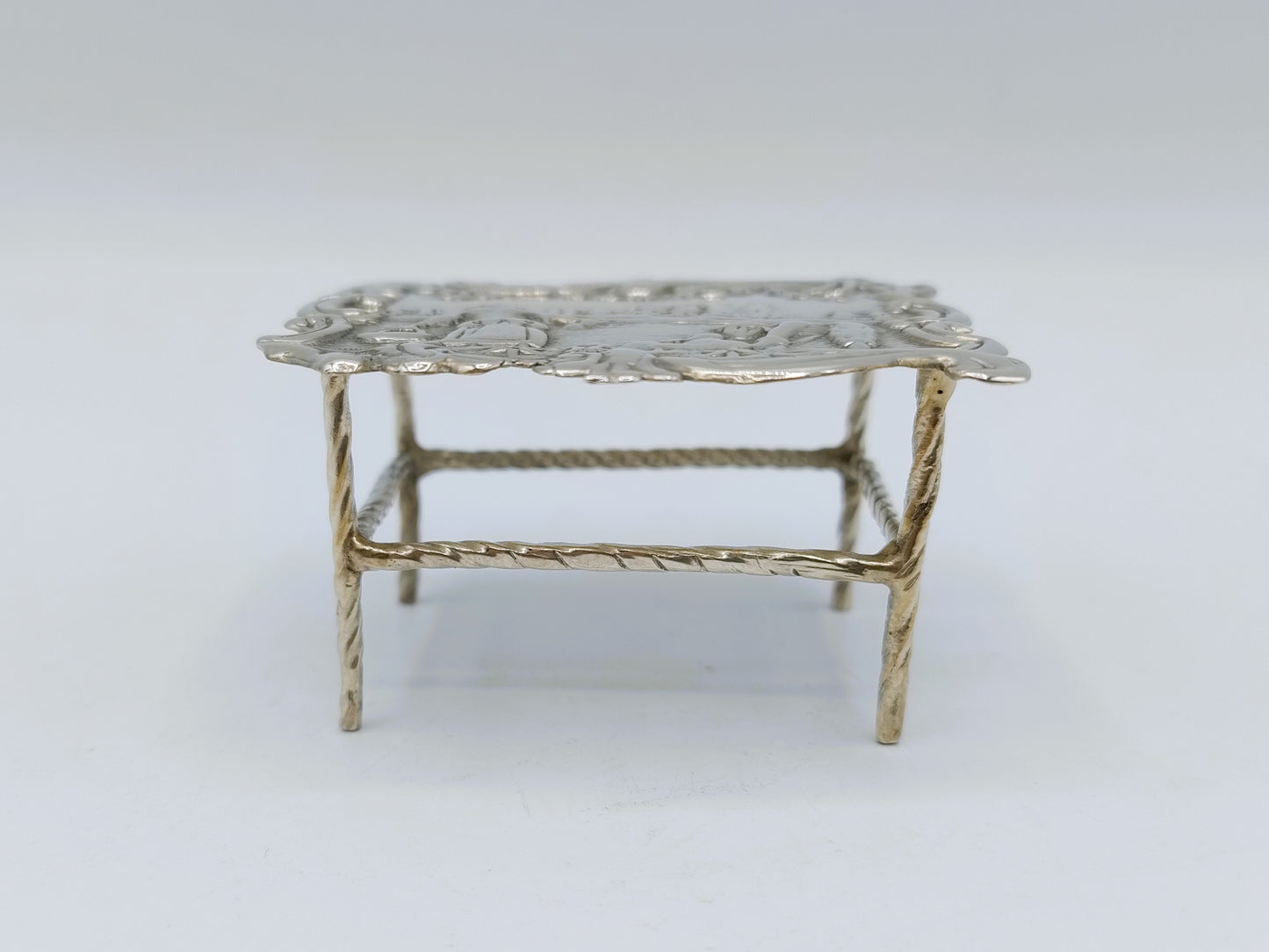 Zilveren miniatuur tafel, 19e eeuws
