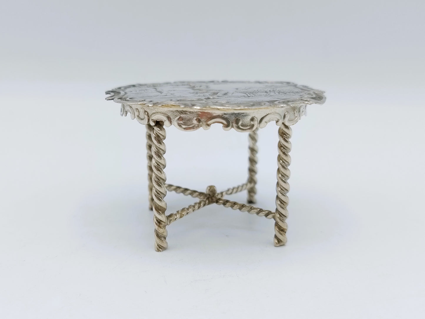Zilveren miniatuur tafel, 19e eeuws