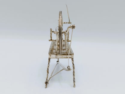 Zilveren miniatuur spinnewiel, B. Verhoogt, Hoorn, ca. 1930
