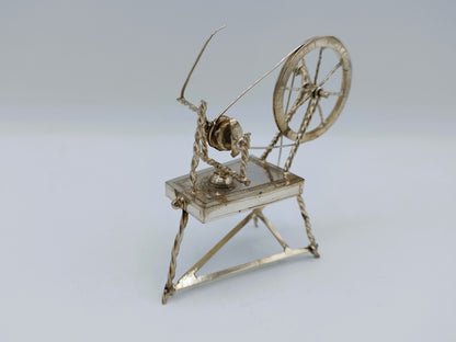 Zilveren miniatuur spinnewiel, B. Verhoogt, Hoorn, ca. 1930