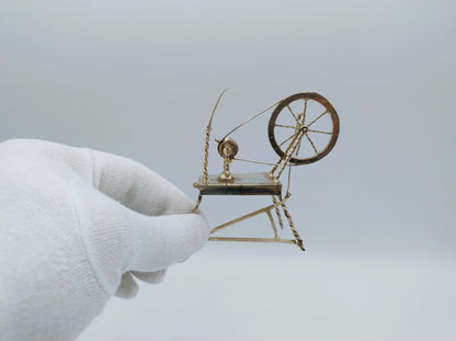 Zilveren miniatuur spinnewiel, B. Verhoogt, Hoorn, ca. 1930