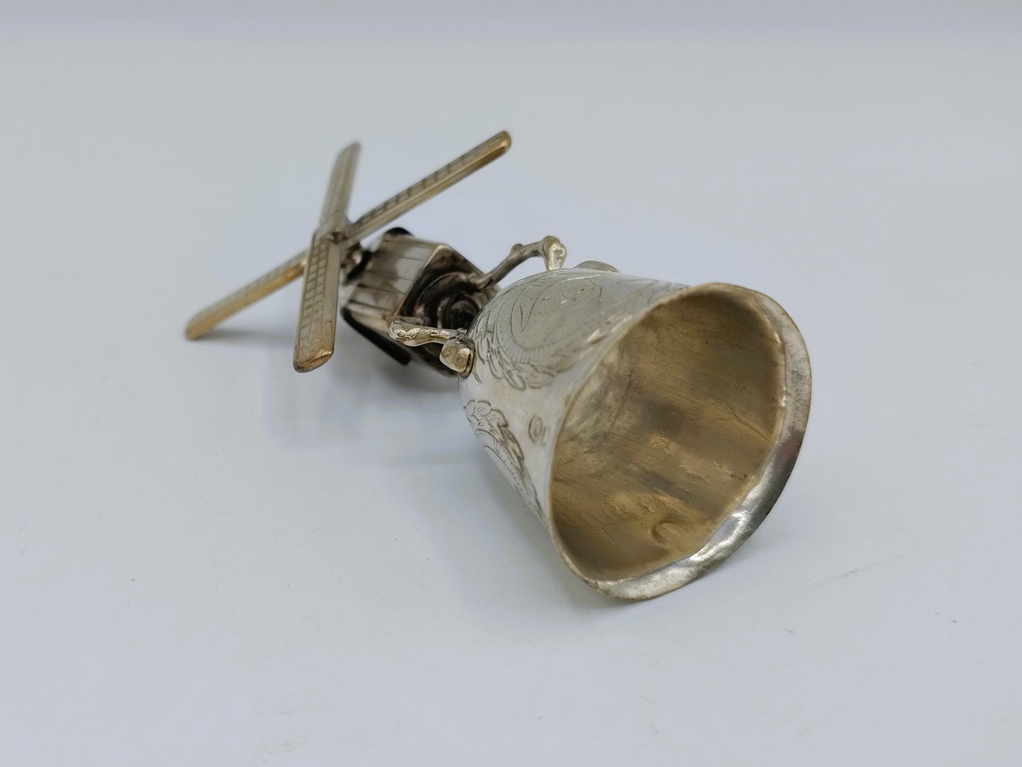 Zilveren miniatuur molenbeker, 19e eeuws