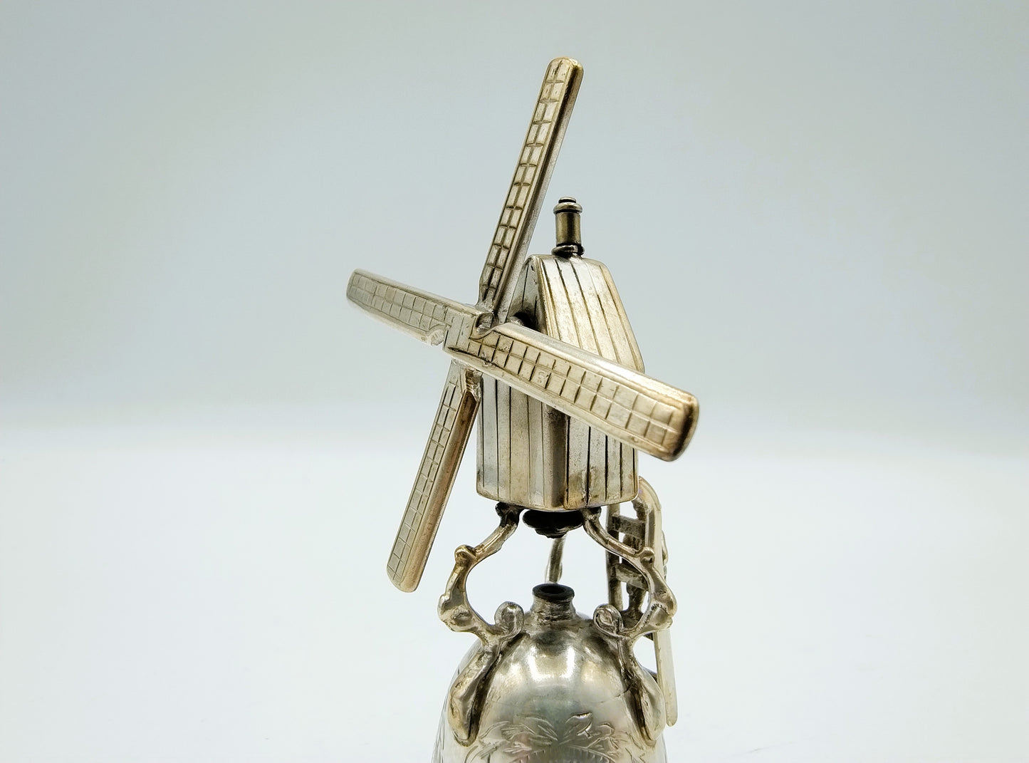 Zilveren miniatuur molenbeker, 19e eeuws