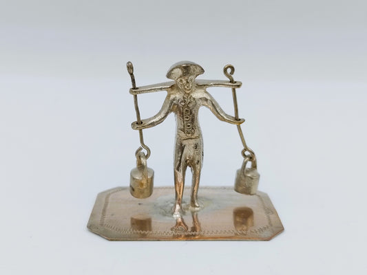 Zilveren miniatuur met melkdrager, G. Berg, Sittard, ca. 1860