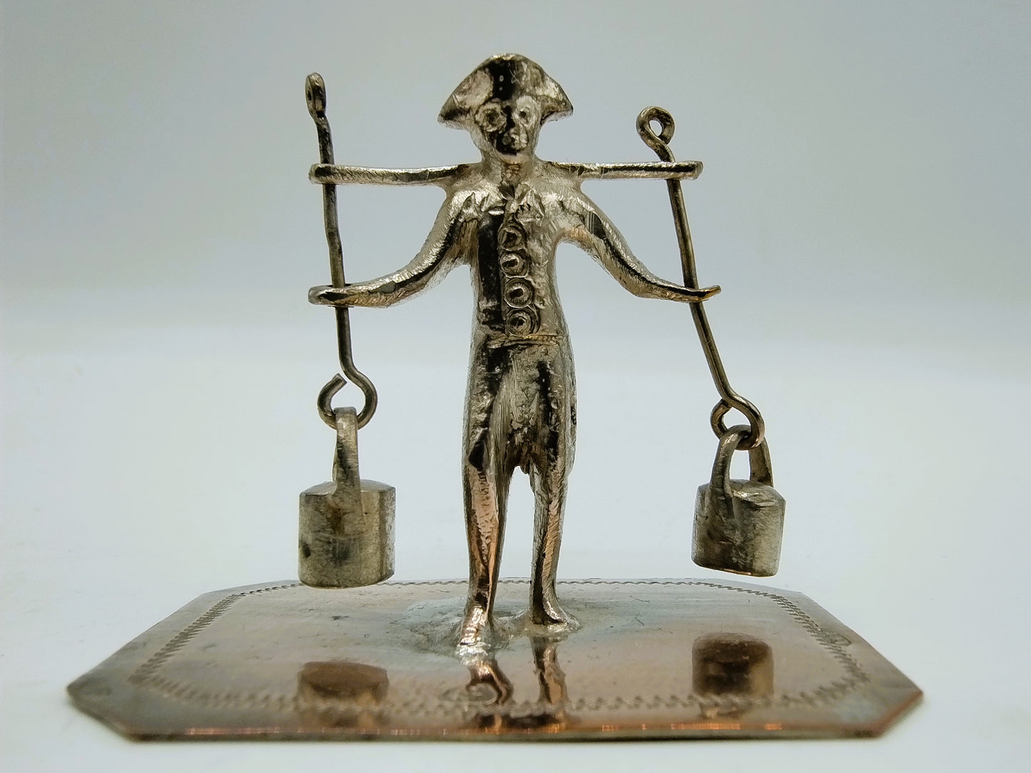 Zilveren miniatuur met melkdrager, G. Berg, Sittard, ca. 1860