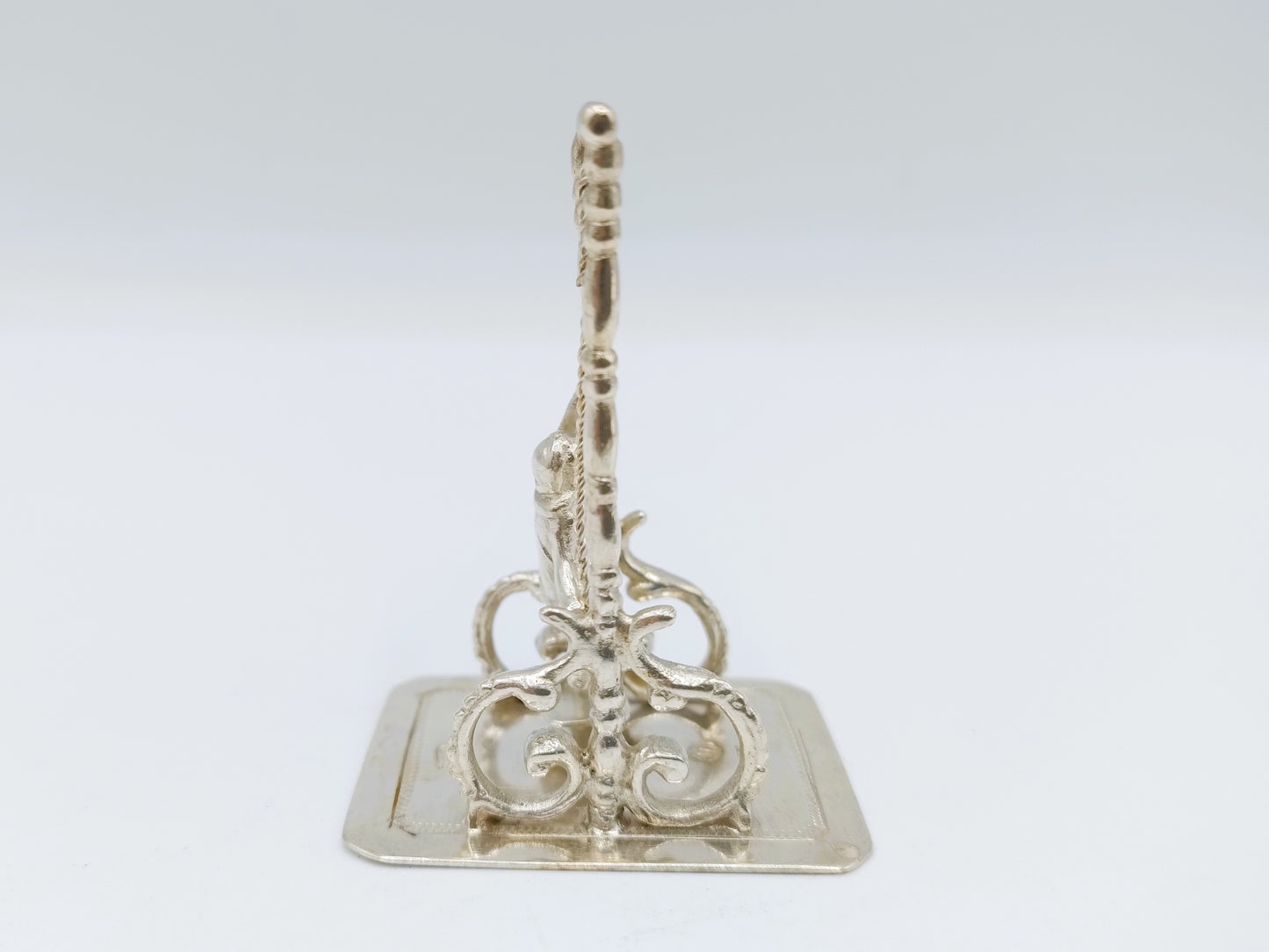 Zilveren miniatuur kind op schommel, 19e eeuws