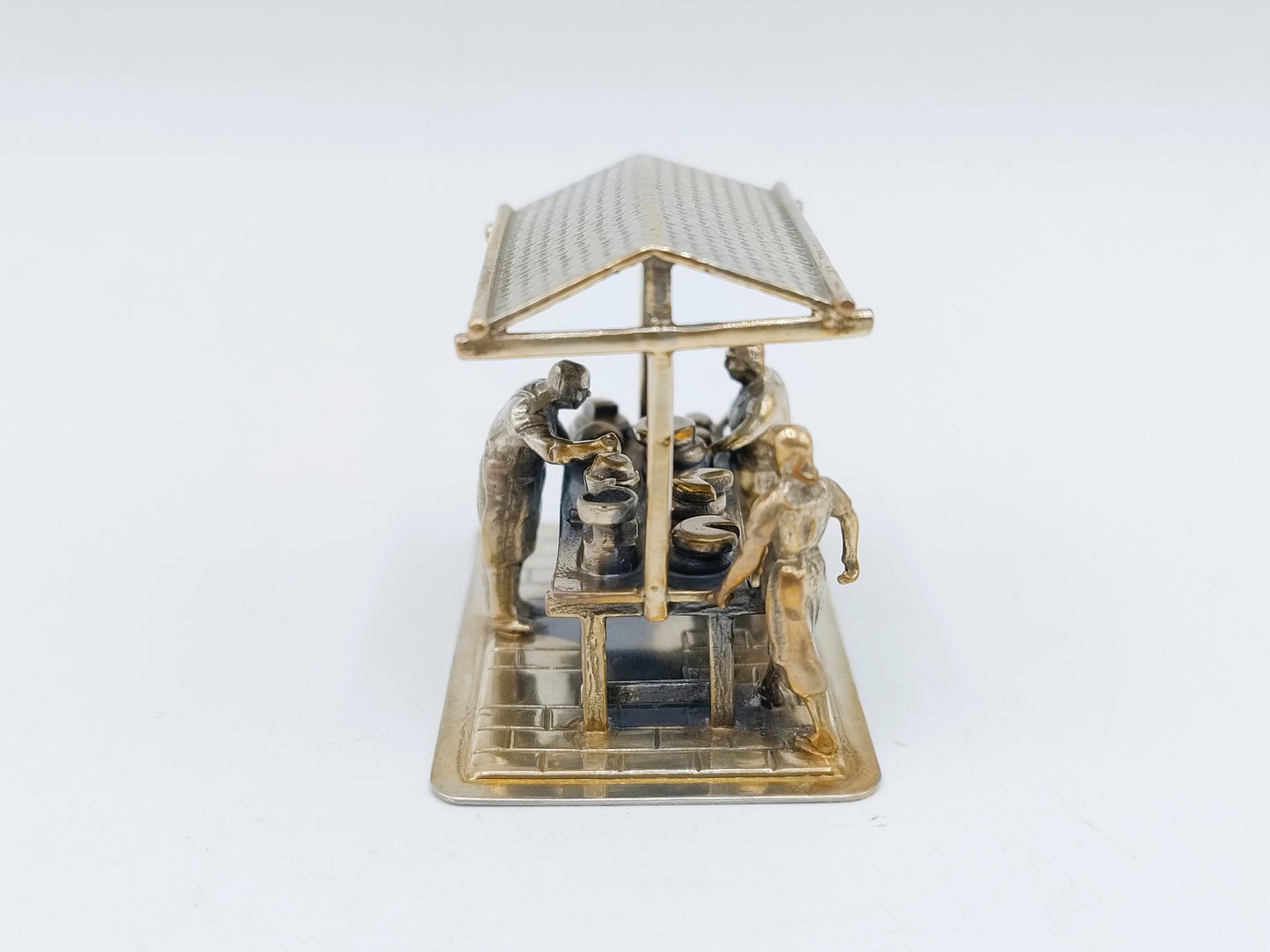 Zilveren miniatuur marktkraam met kaas, Amsterdam, 20e eeuws