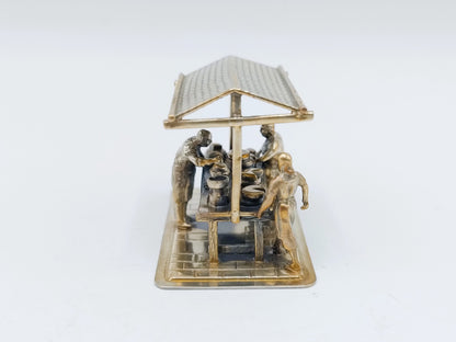 Zilveren miniatuur marktkraam met kaas, Amsterdam, 20e eeuws