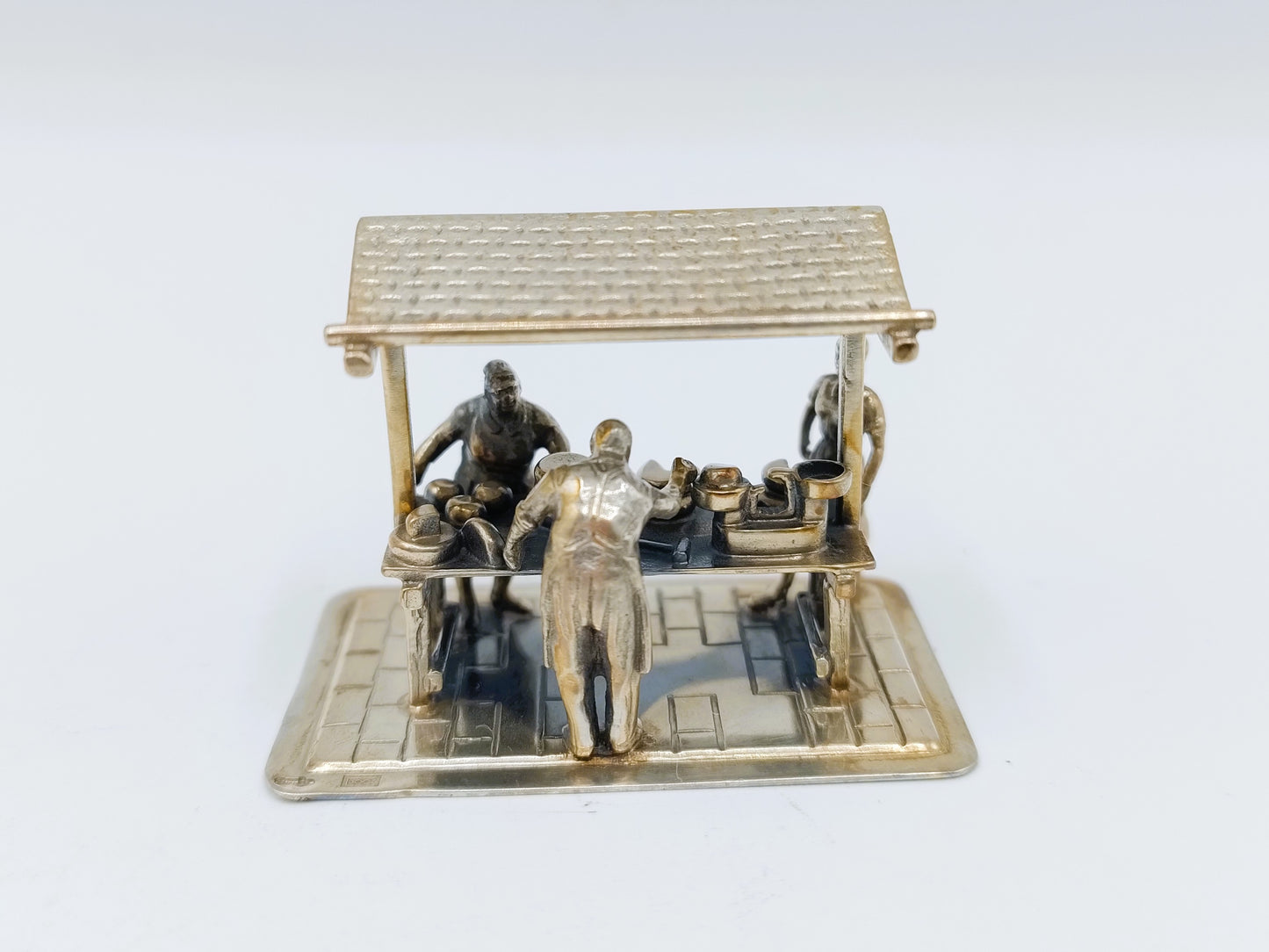 Zilveren miniatuur marktkraam met kaas, Amsterdam, 20e eeuws