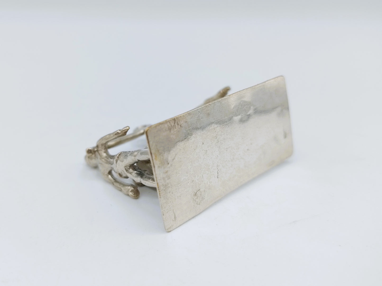 Zilveren miniatuur mannen met vat,  19e eeuws