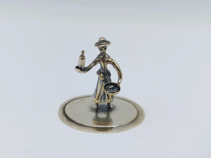 Zilveren miniatuur dame met pan, J. Weeda, Haarlem, 1981