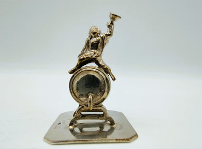 Zilveren miniatuur Bacchus op wijnvat, J.S. Zwanenburg & Zn, Sneek, 19e eeuws