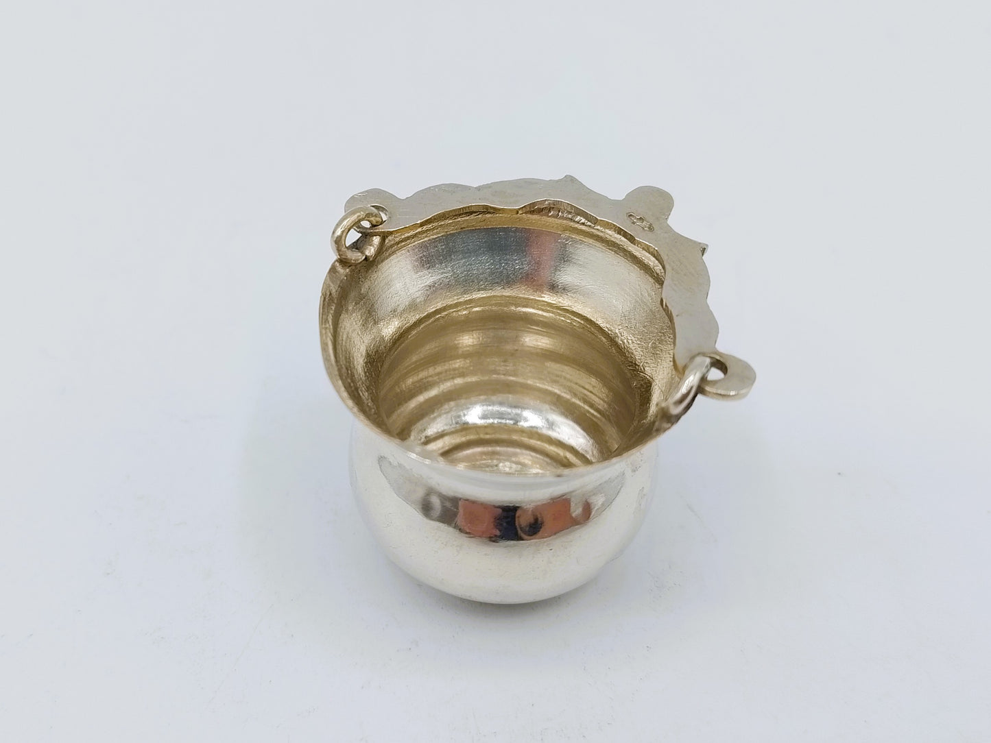 Zilveren miniatuur waterpot met hengsel, 19e eeuws
